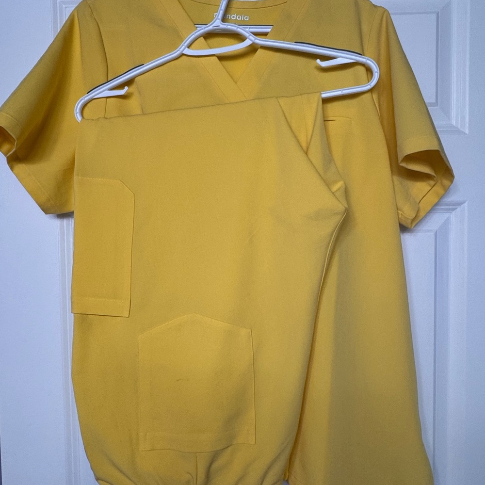 Mandala Women's XL scrub set